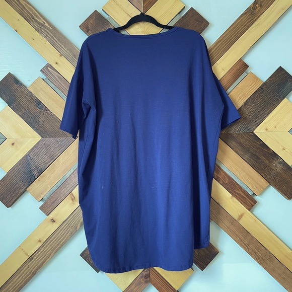 LuLaRoe Simply Comfortable Top size Medium - Picture 2 of 2